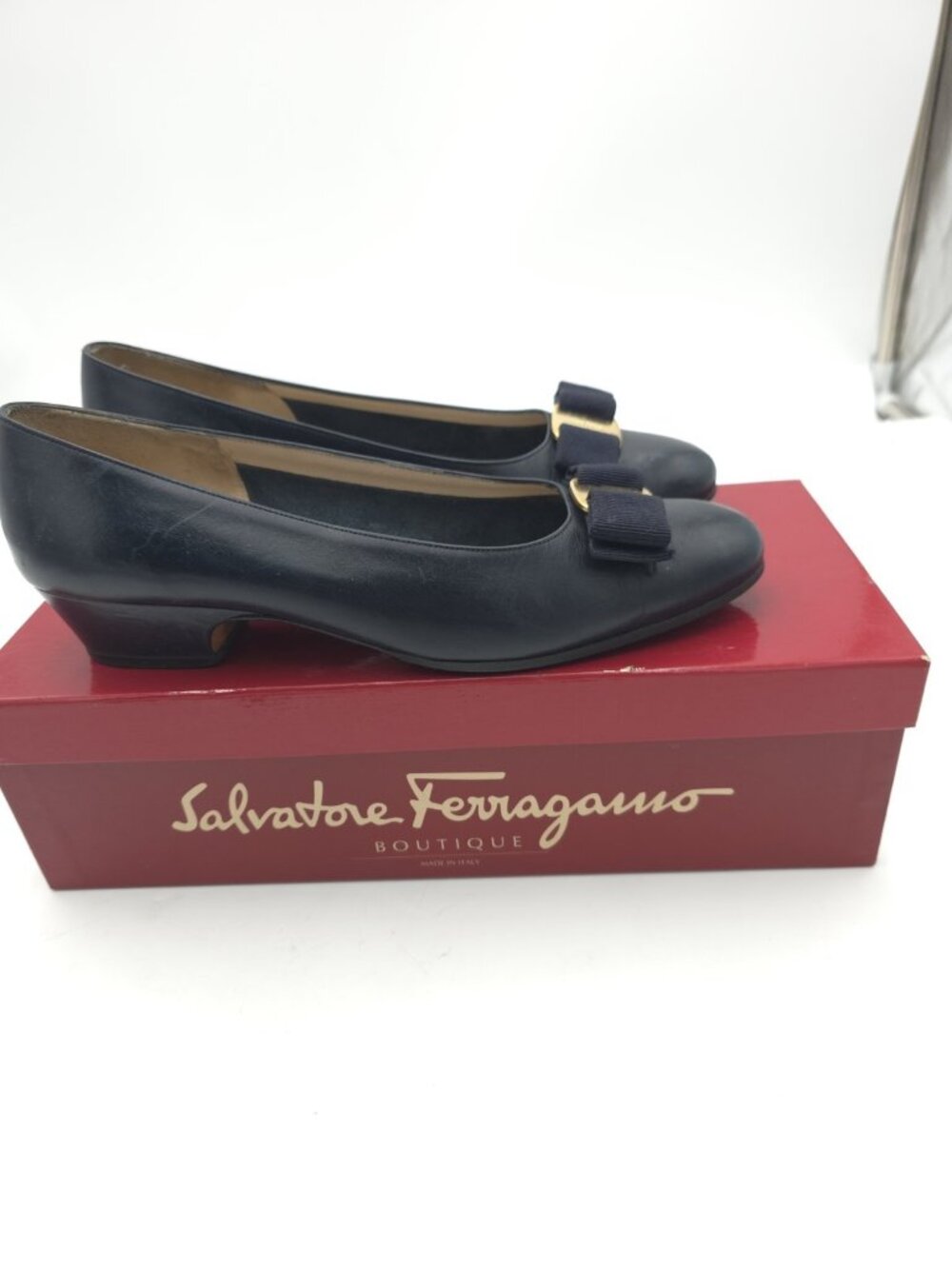 Salvatore Ferragamo Boutique Lillaz Navy Leather Bow Pumps Shoes 7 B Italy Box